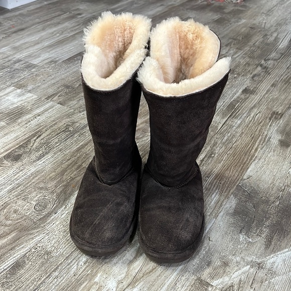 Bearpaw Lauren chocolate sheepskin button boots - Picture 12 of 16
